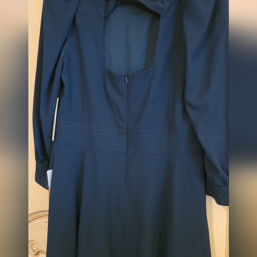 Eliza J Emerald Dress with Bow and Back Cutout NWT - Picture 5 of 13